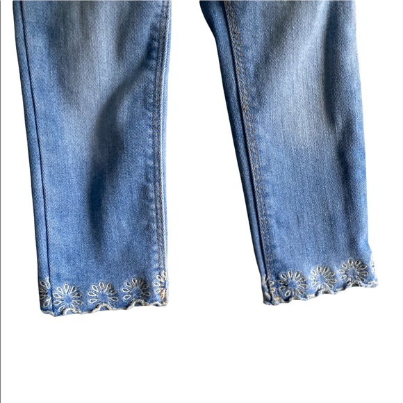 OLD NAVY 2T BALLERINA STYLE JEANS WITH FLOWER EMBROIDERY - Picture 2 of 8